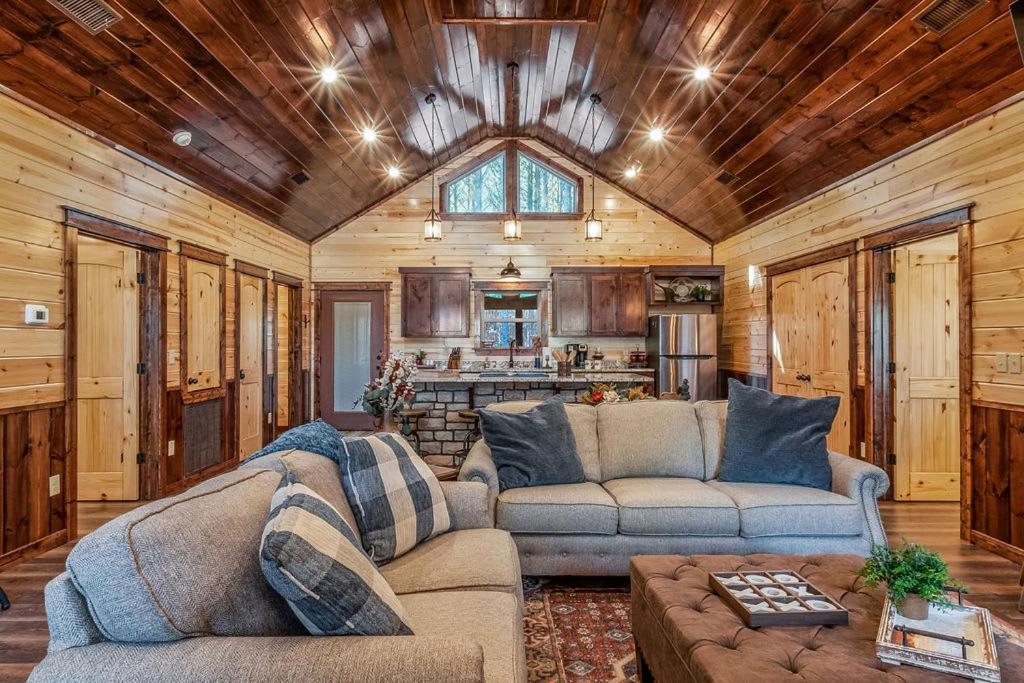 Large Luxury 2Br Cabin W Hot Tub Double Trouble Was Designed For Fun Comfort And Memories Minutes From Buzzling Hochatown And Beautiful Beaver Bend State Park Broken Bow Eksteriør bilde