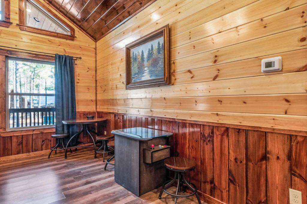 Large Luxury 2Br Cabin W Hot Tub Double Trouble Was Designed For Fun Comfort And Memories Minutes From Buzzling Hochatown And Beautiful Beaver Bend State Park Broken Bow Eksteriør bilde