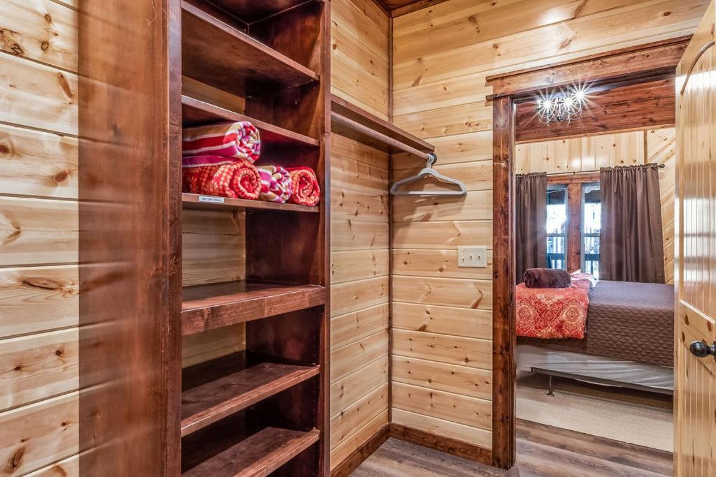 Large Luxury 2Br Cabin W Hot Tub Double Trouble Was Designed For Fun Comfort And Memories Minutes From Buzzling Hochatown And Beautiful Beaver Bend State Park Broken Bow Eksteriør bilde